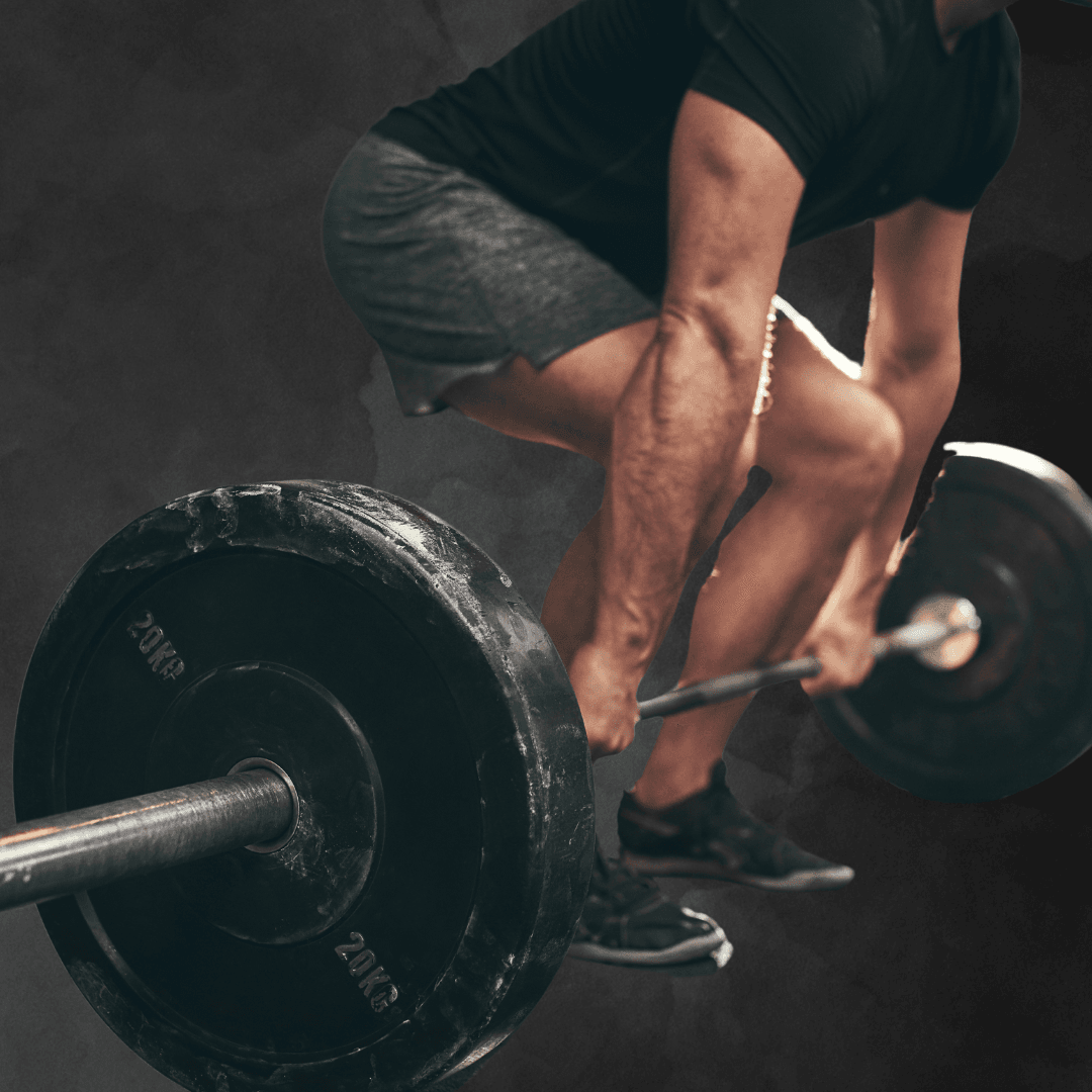Homem levantando a barra de supino - Exercícios-e-Treinamento-