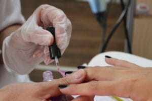 Aplicando uma camada de top coat